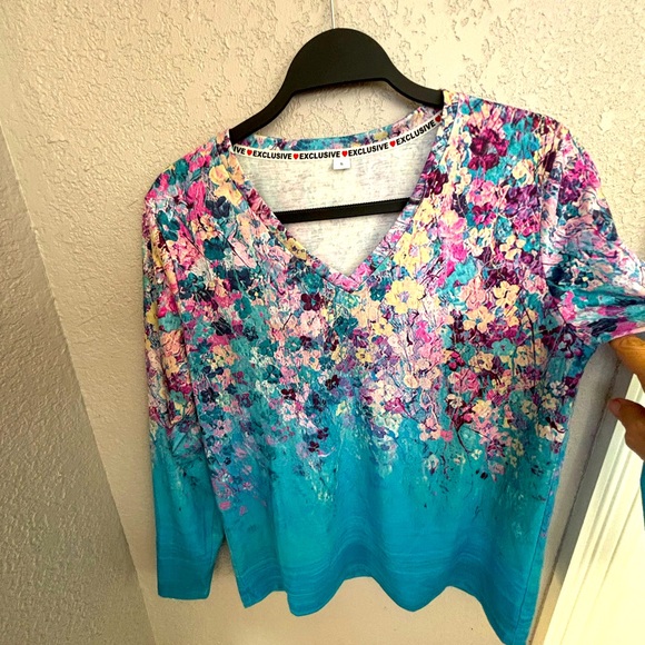 Women's Floral V neck Long Sleeve Tee - Picture 2 of 7